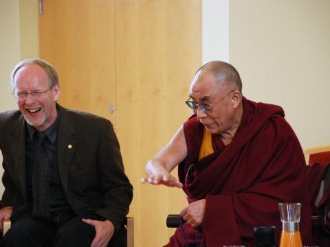 Nóbelsverðlaunahafinn Dalai Lama heimsækir Háskóla Íslands í boði rektors og Hugvísindasviðs þann 2. júní 2009