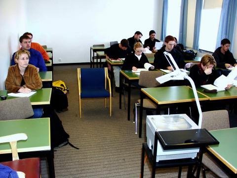 Kennsla í stofu III í Aðalbyggingu
