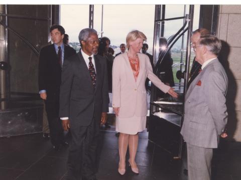 Kofi Annan aðalritari Sameinuðu þjóðanna og Gerhard Skoldenberg heimsækja Háskóla Íslands 4. september 1997