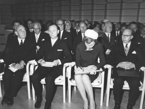 Frá vígslu Norræna hússins 24. ágúst 1968. Frá vinstri: Alvar Aalto arkitekt hússins, Kristján Eldjárn forseti Íslands, Halldóra Eldjárn forsetafrú og Ármann Snævarr háskólarektor sem jafnframt var fyrsti stjórnarformaður hússins.