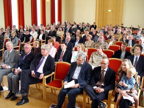 Frá opnunarráðstefnu Rannsóknaseturs um smáríki í Hátíðasal þann 3. júlí 2003.