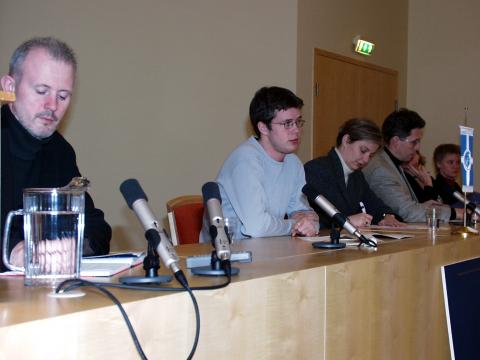 Upp úr skúffunum árið 2000