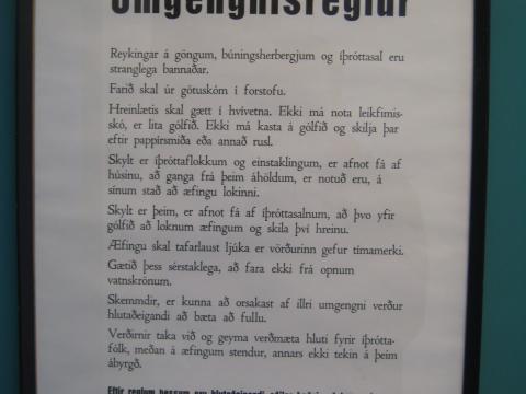 Umgengnisreglur íþróttahússins eru jafngamlar húsinu og enn stuðst við þær.