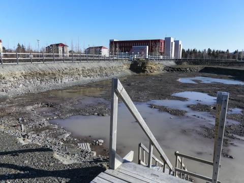 Hola íslenskra fræða. Myndin er tekin vorið 2015.