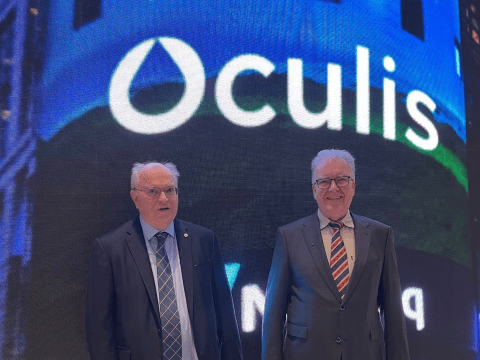 Þorsteinn Loftsson og Einar Stefánsson kampakátir í höfuðstöðvum Nasdaq-kauphallarinnar í New York í gær.